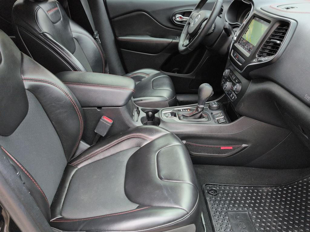 Thumbnail: 2019 Jeep Cherokee - 11