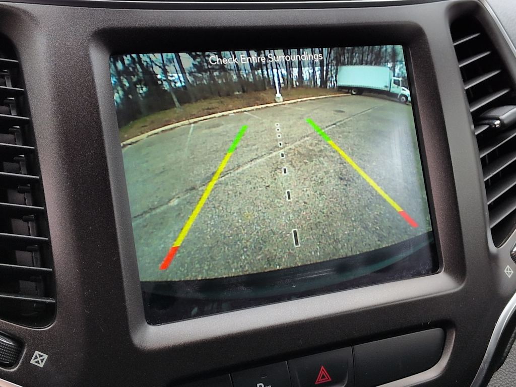 Thumbnail: 2019 Jeep Cherokee - 35