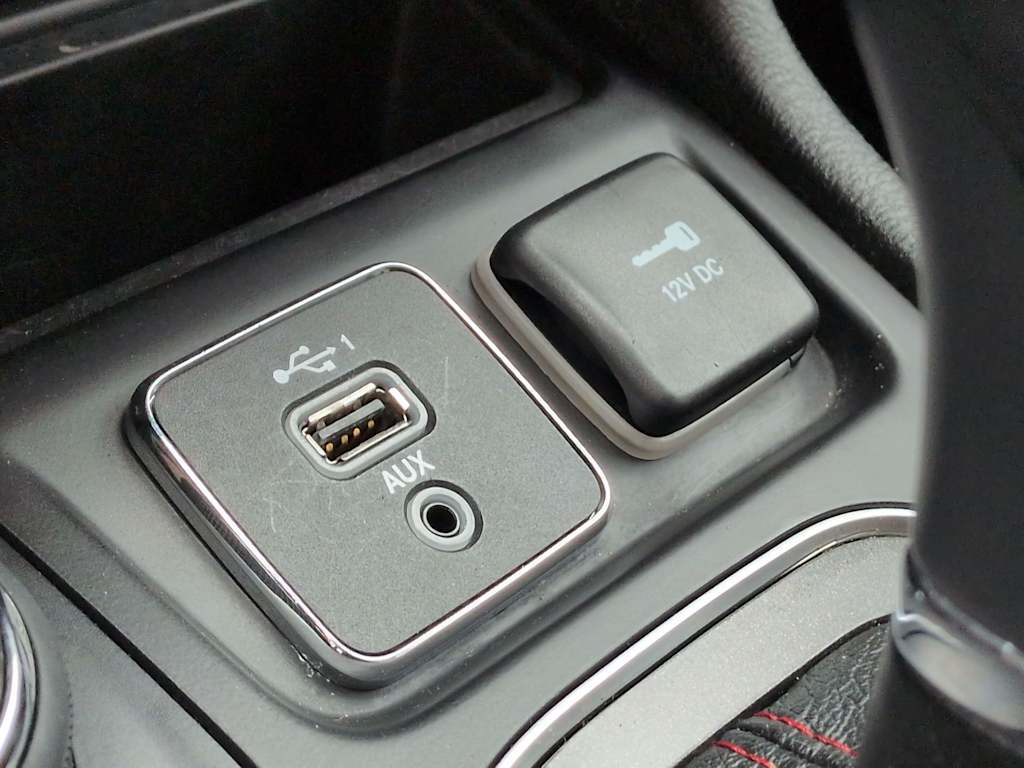 Thumbnail: 2019 Jeep Cherokee - 37