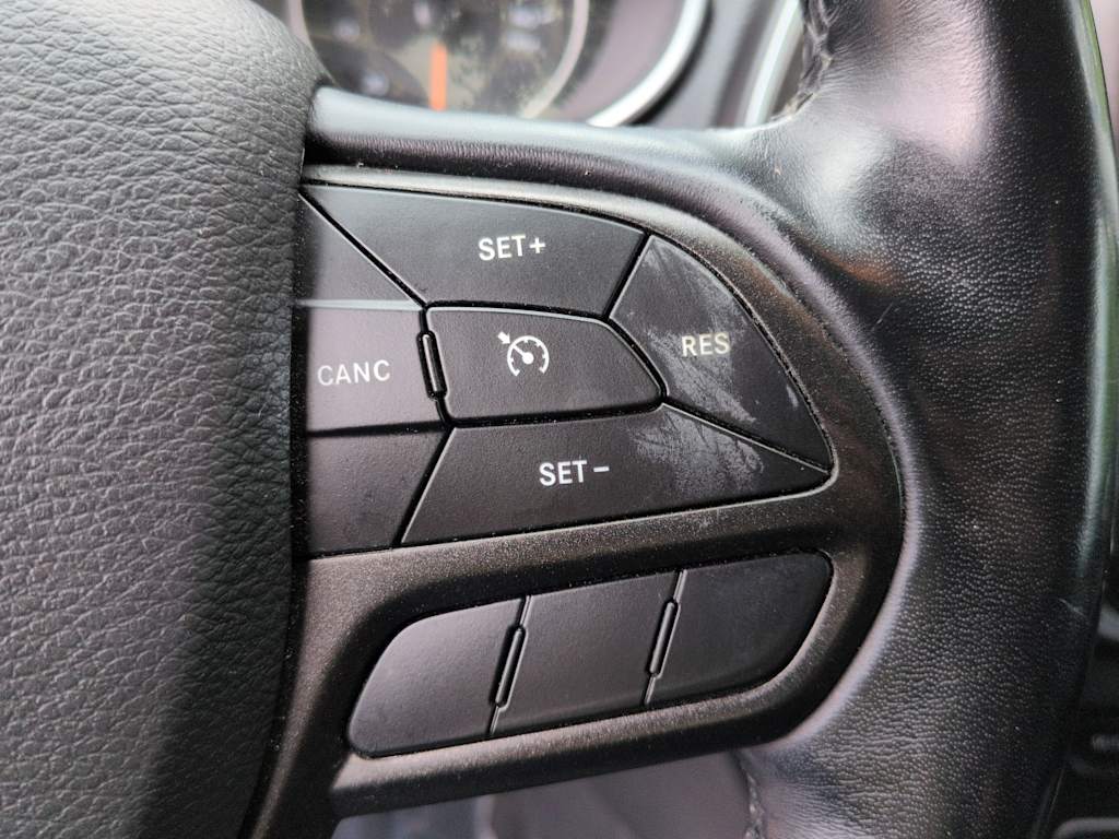 Thumbnail: 2020 Jeep Cherokee - 31