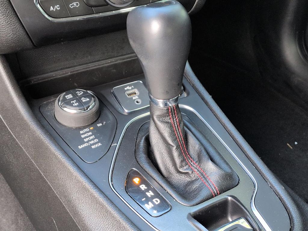 Thumbnail: 2021 Jeep Cherokee - 16