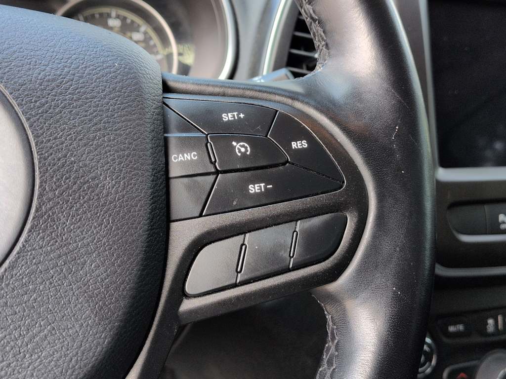 Thumbnail: 2021 Jeep Cherokee - 30