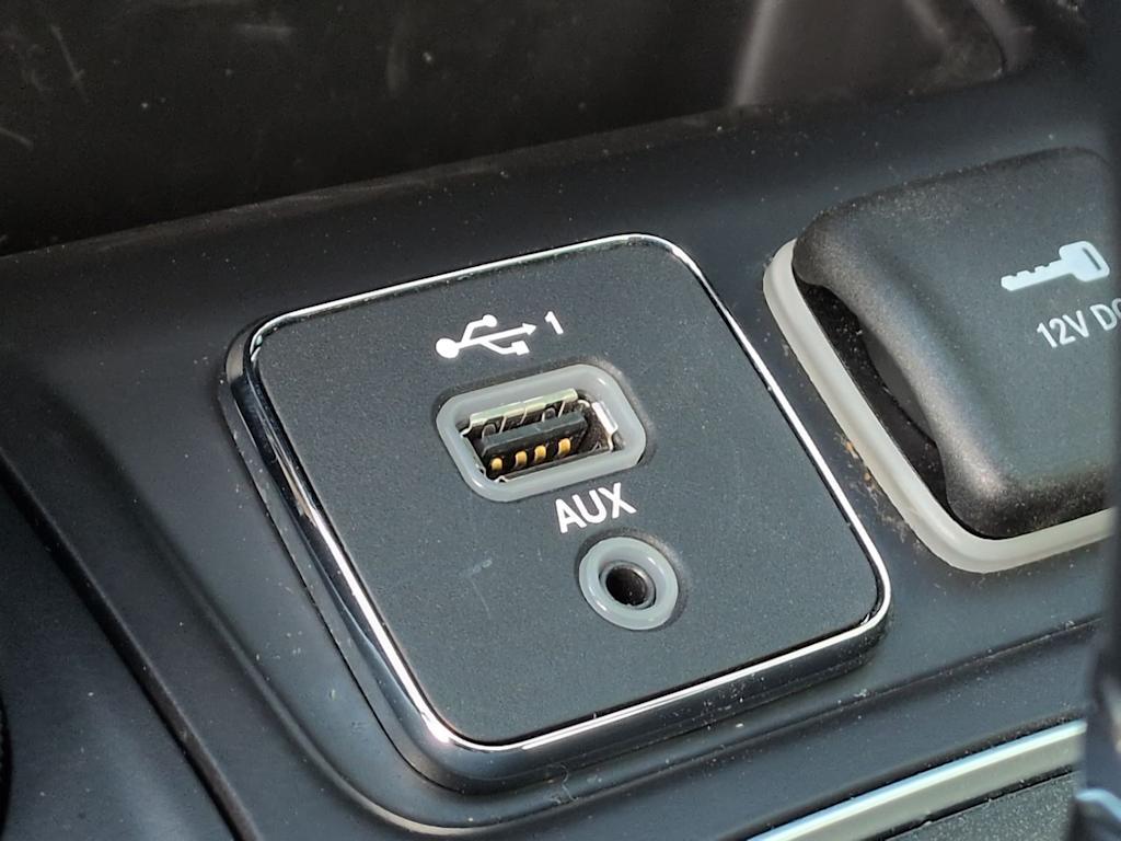 Thumbnail: 2021 Jeep Cherokee - 34