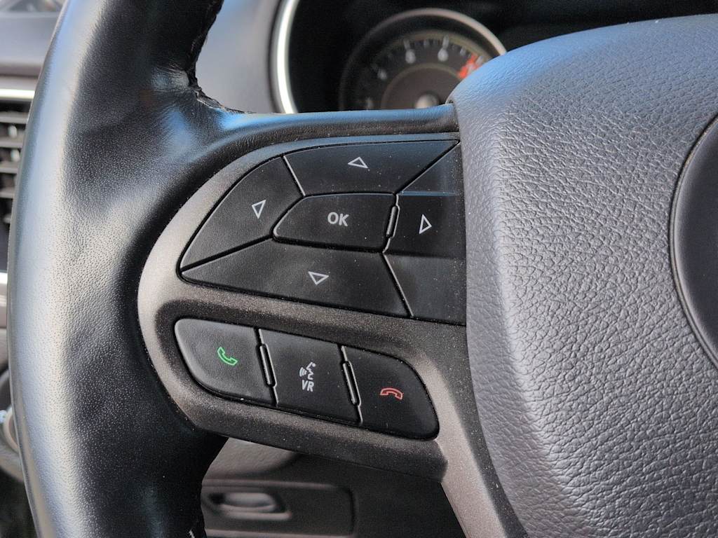 Thumbnail: 2021 Jeep Cherokee - 29