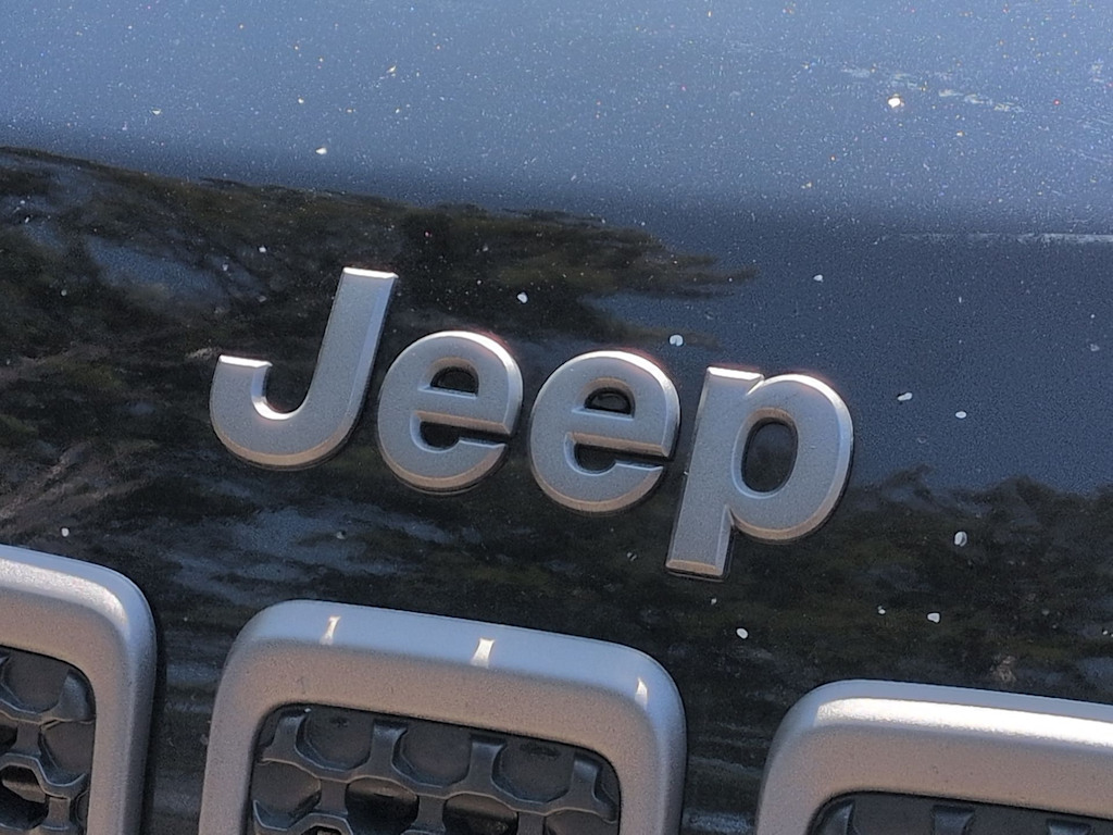 Thumbnail: 2020 Jeep Cherokee - 25