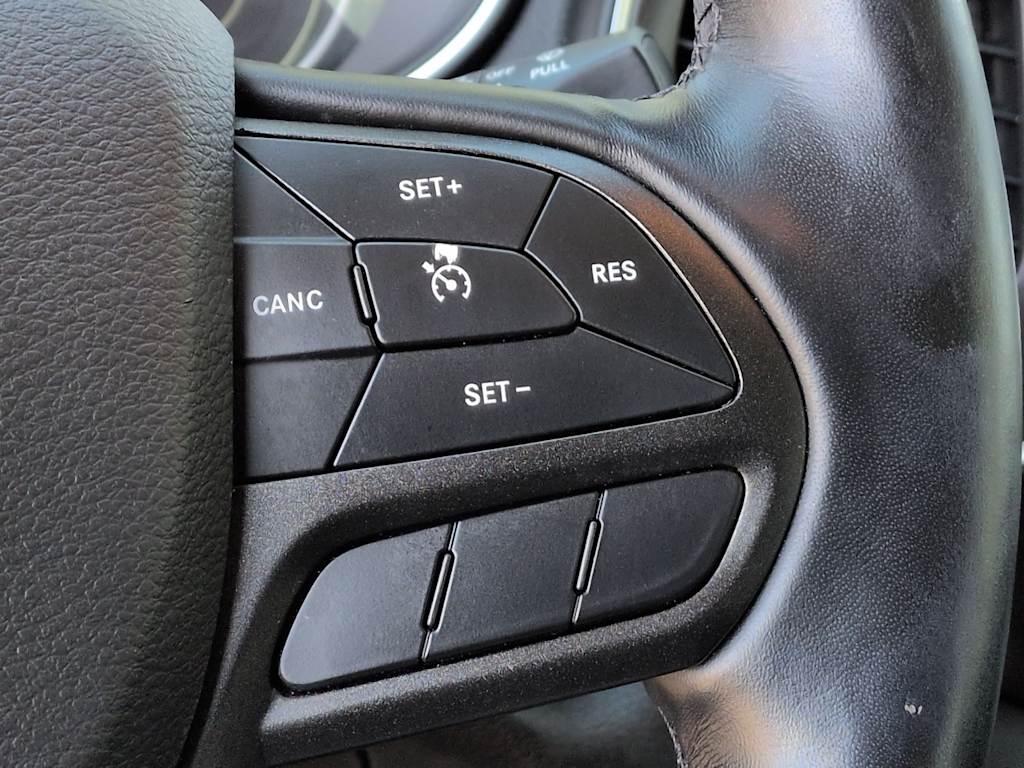 Thumbnail: 2020 Jeep Cherokee - 31