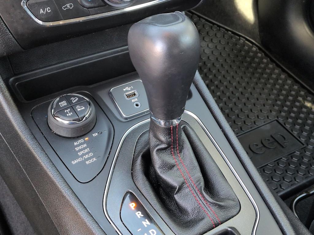 Thumbnail: 2020 Jeep Cherokee - 35