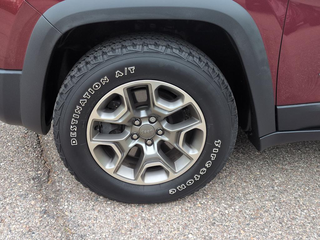 Thumbnail: 2020 Jeep Cherokee - 8