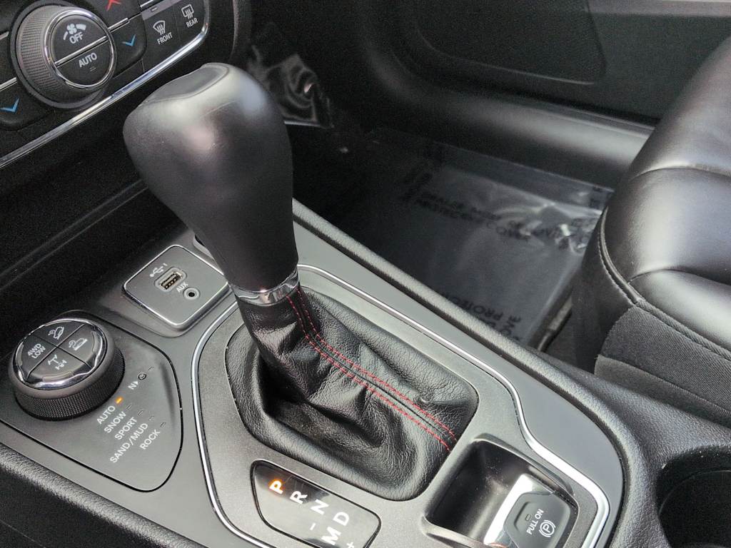 Thumbnail: 2020 Jeep Cherokee - 36