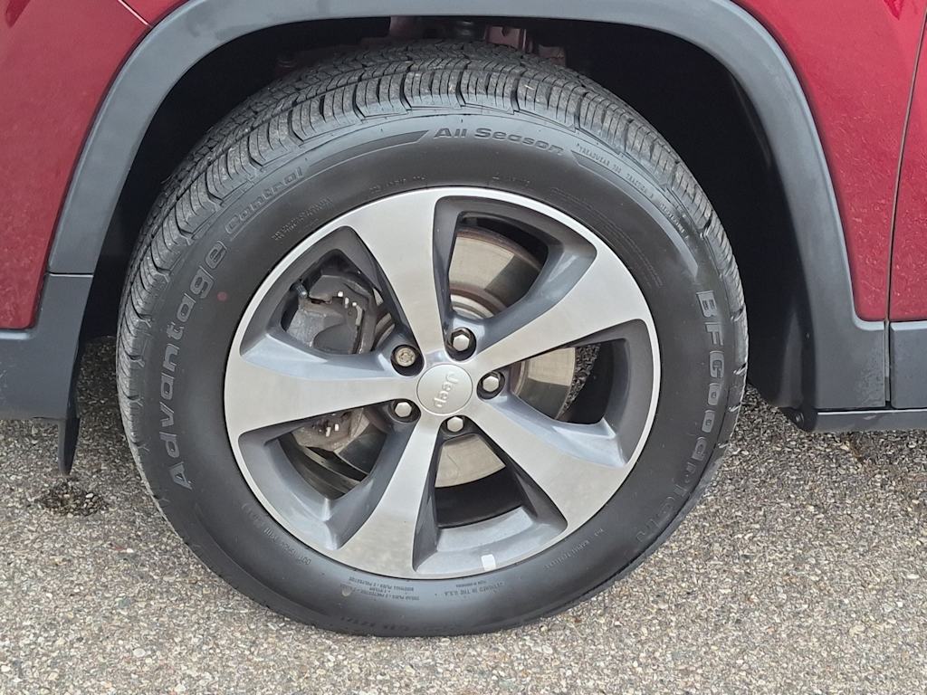 Thumbnail: 2019 Jeep Cherokee - 7