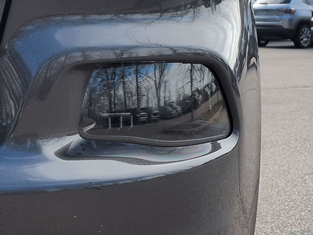 Thumbnail: 2017 Jeep Cherokee - 25