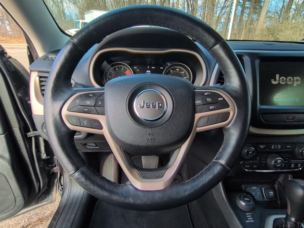 Thumbnail: 2017 Jeep Cherokee - 14