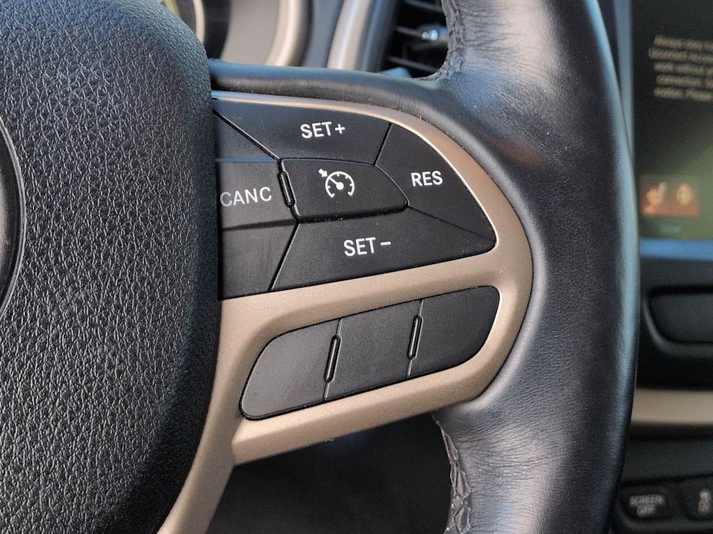 Thumbnail: 2017 Jeep Cherokee - 31