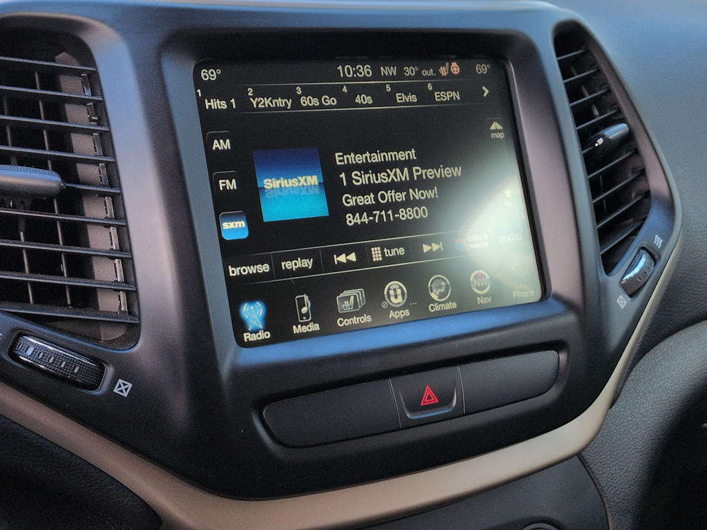 Thumbnail: 2017 Jeep Cherokee - 15