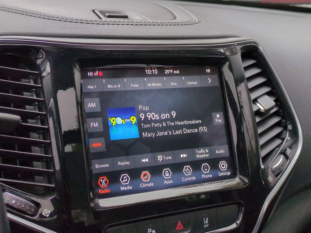 Thumbnail: 2021 Jeep Cherokee - 15