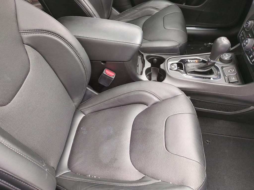 Thumbnail: 2021 Jeep Cherokee - 12