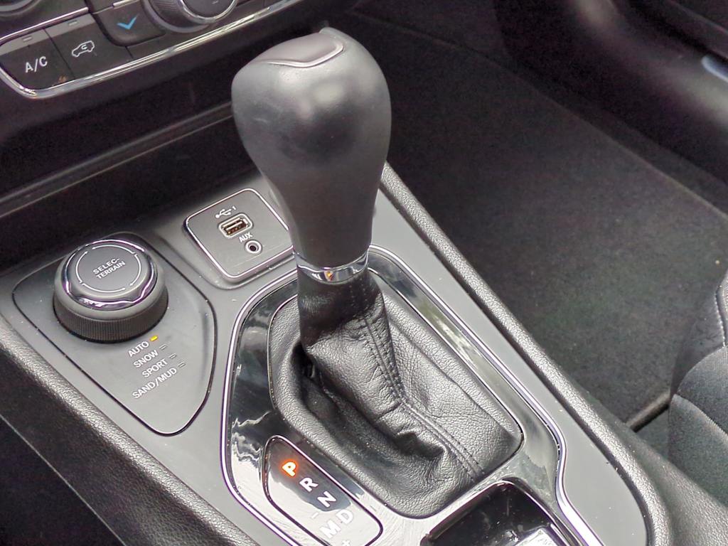 Thumbnail: 2021 Jeep Cherokee - 37