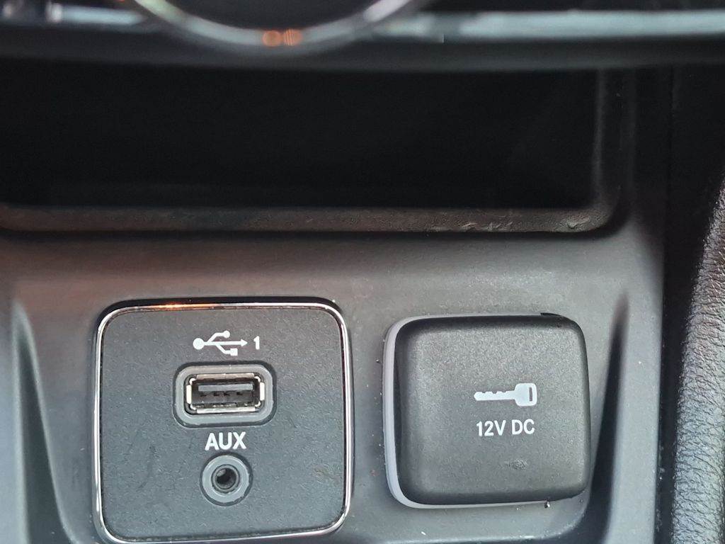 Thumbnail: 2020 Jeep Cherokee - 35