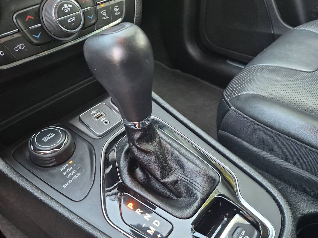 Thumbnail: 2020 Jeep Cherokee - 15