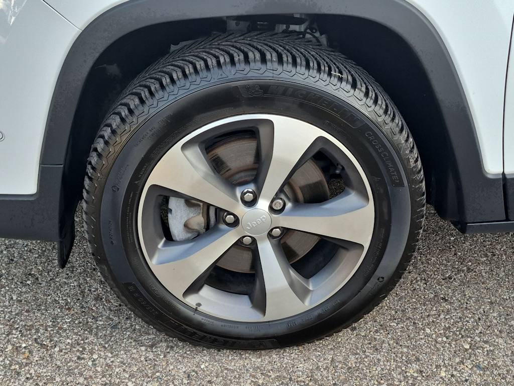 Thumbnail: 2020 Jeep Cherokee - 7
