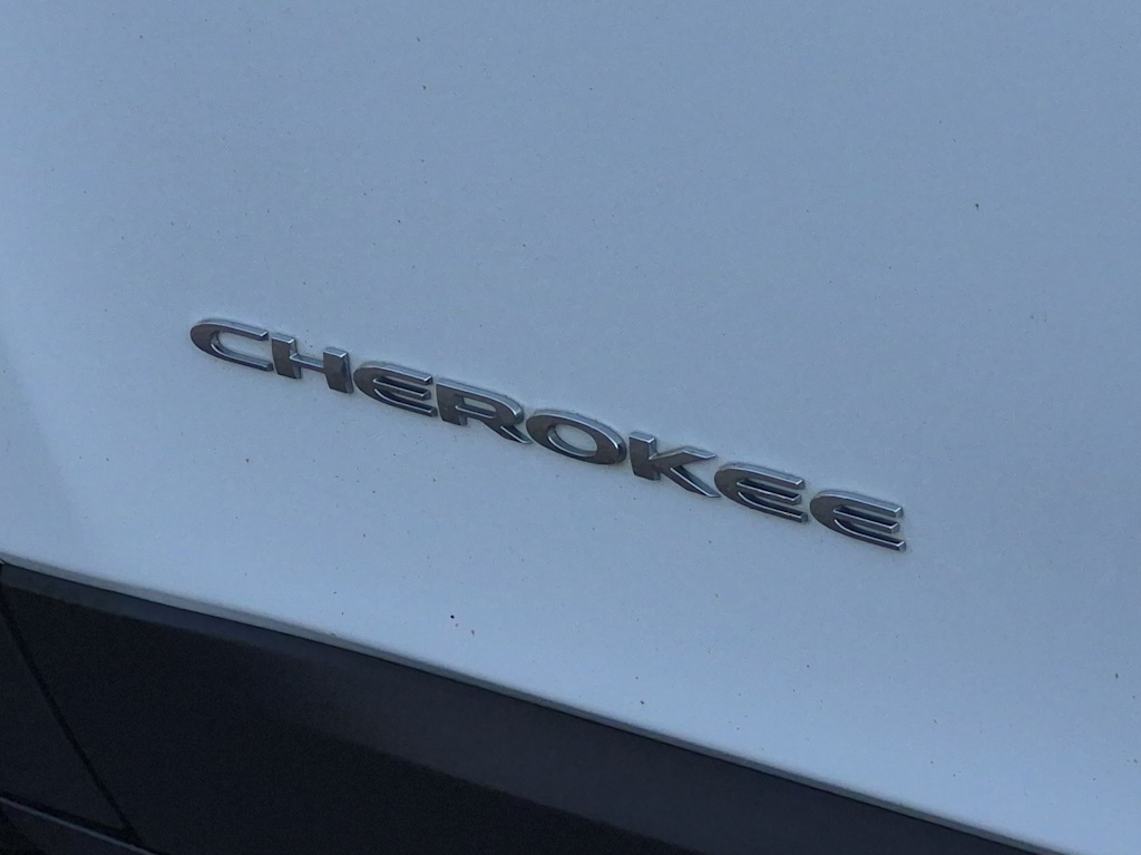 Thumbnail: 2020 Jeep Cherokee - 25