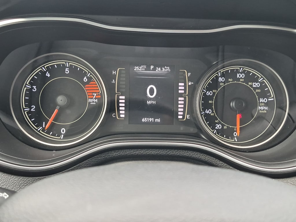 Thumbnail: 2019 Jeep Cherokee - 15
