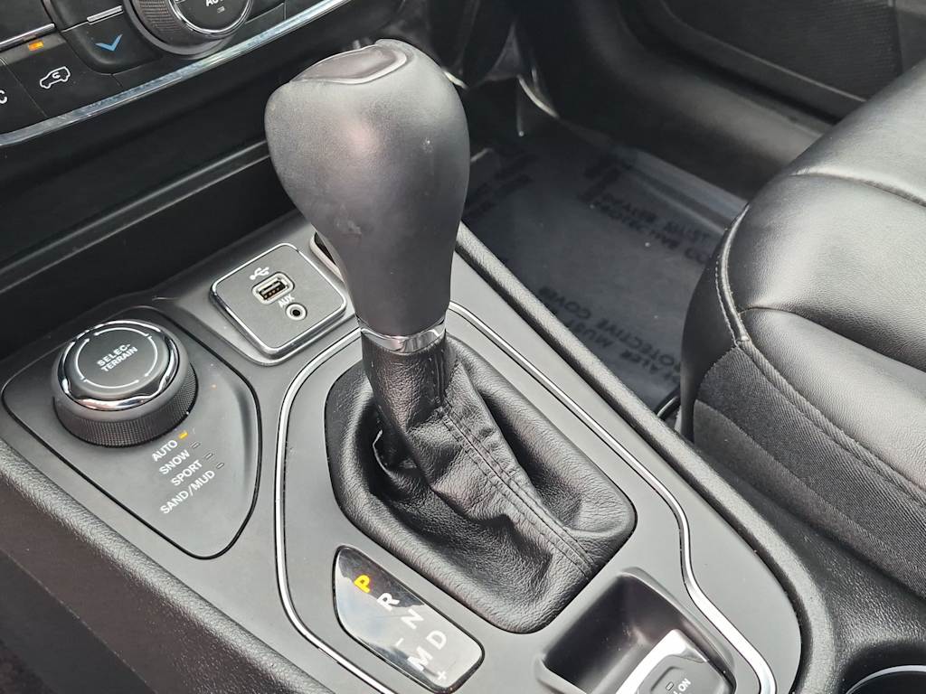 Thumbnail: 2019 Jeep Cherokee - 14