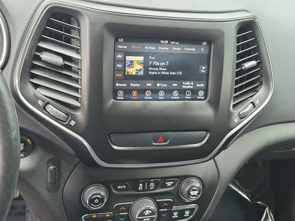 Thumbnail: 2019 Jeep Cherokee - 13