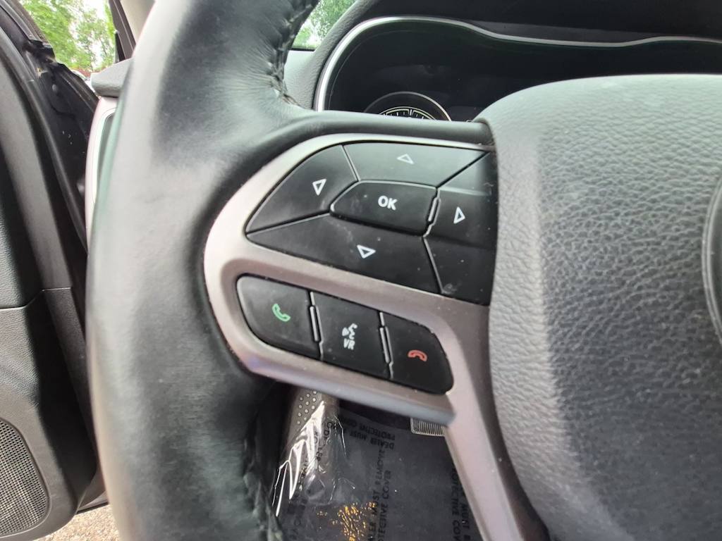 Thumbnail: 2019 Jeep Cherokee - 28