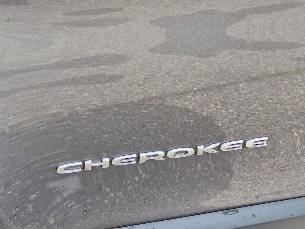 Thumbnail: 2019 Jeep Cherokee - 24