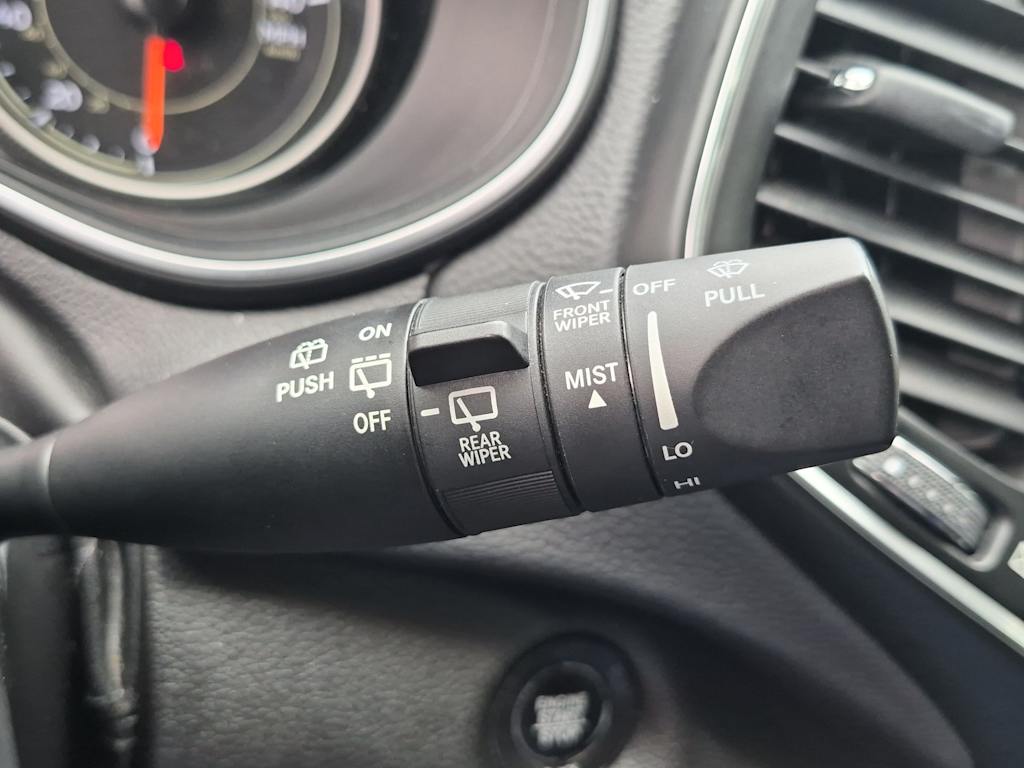 Thumbnail: 2019 Jeep Cherokee - 30