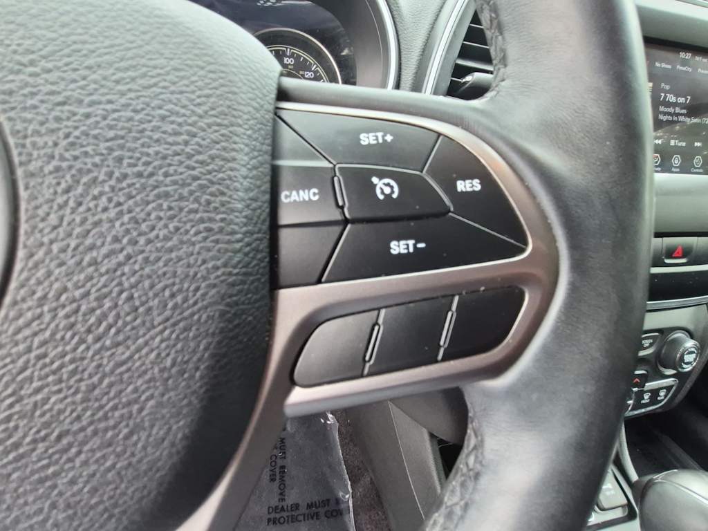 Thumbnail: 2019 Jeep Cherokee - 29