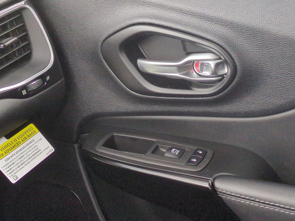 Thumbnail: 2023 Jeep Cherokee - 39