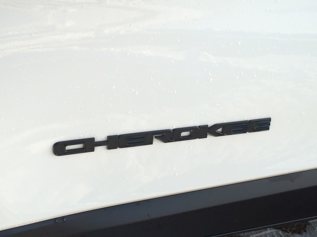 Thumbnail: 2023 Jeep Cherokee - 24