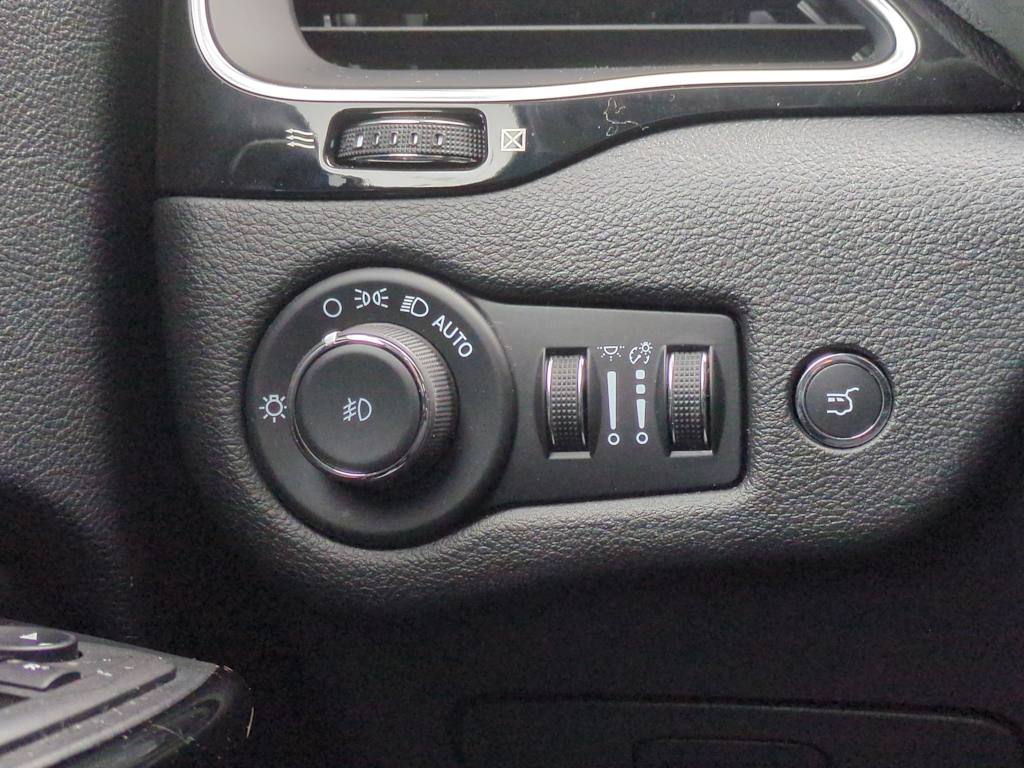 Thumbnail: 2023 Jeep Cherokee - 38