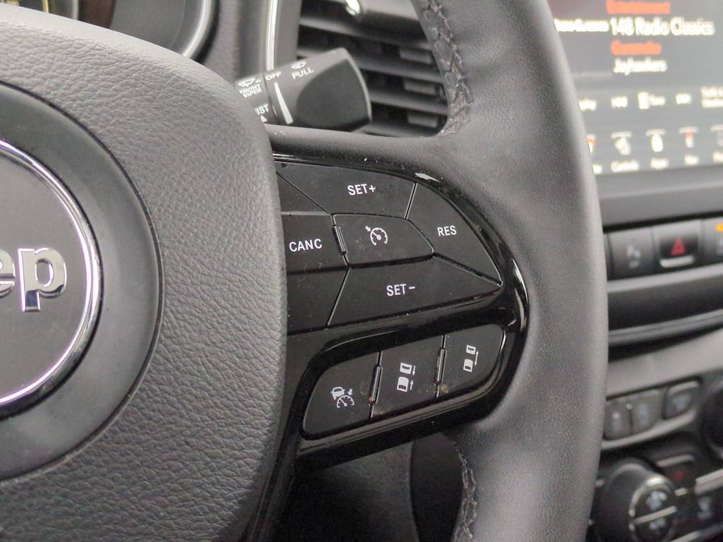 Thumbnail: 2023 Jeep Cherokee - 31