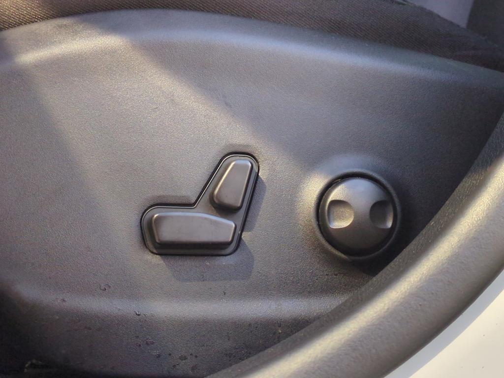 Thumbnail: 2023 Jeep Cherokee - 25