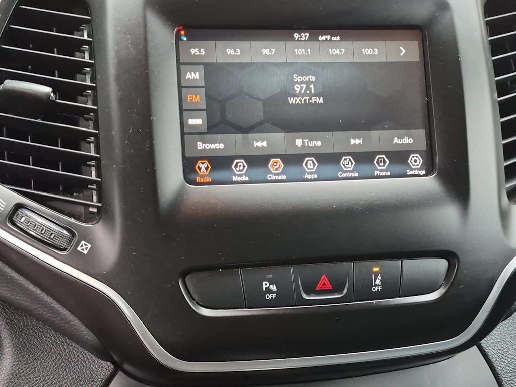Thumbnail: 2021 Jeep Cherokee - 10