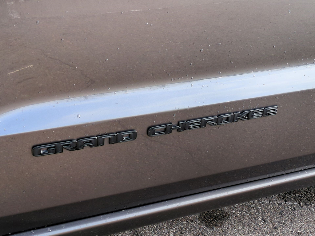 Thumbnail: 2018 Jeep Grand Cherokee - 25