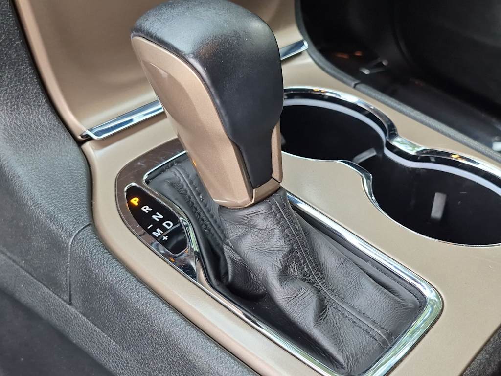Thumbnail: 2016 Jeep Grand Cherokee - 17