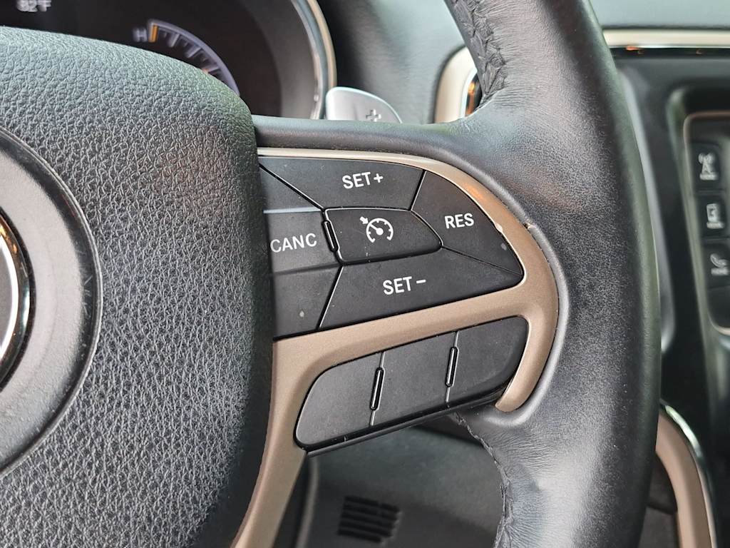 Thumbnail: 2016 Jeep Grand Cherokee - 32