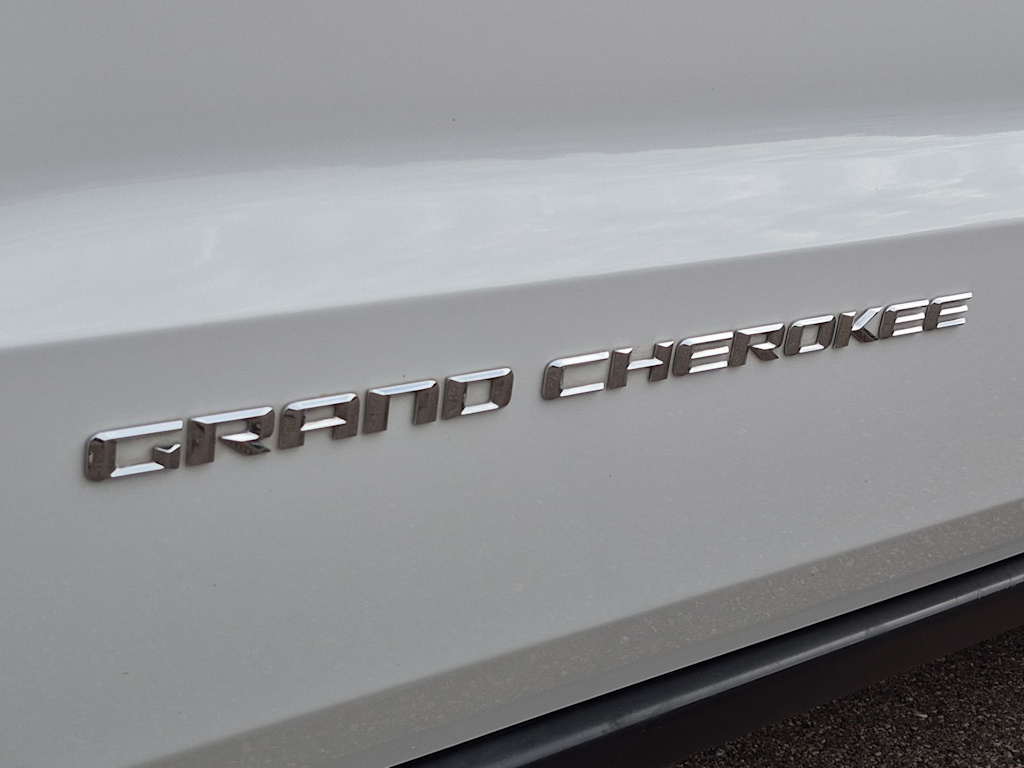Thumbnail: 2016 Jeep Grand Cherokee - 27