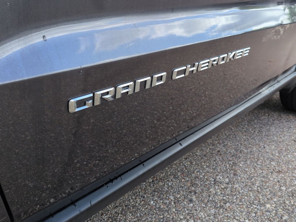 Thumbnail: 2016 Jeep Grand Cherokee - 26