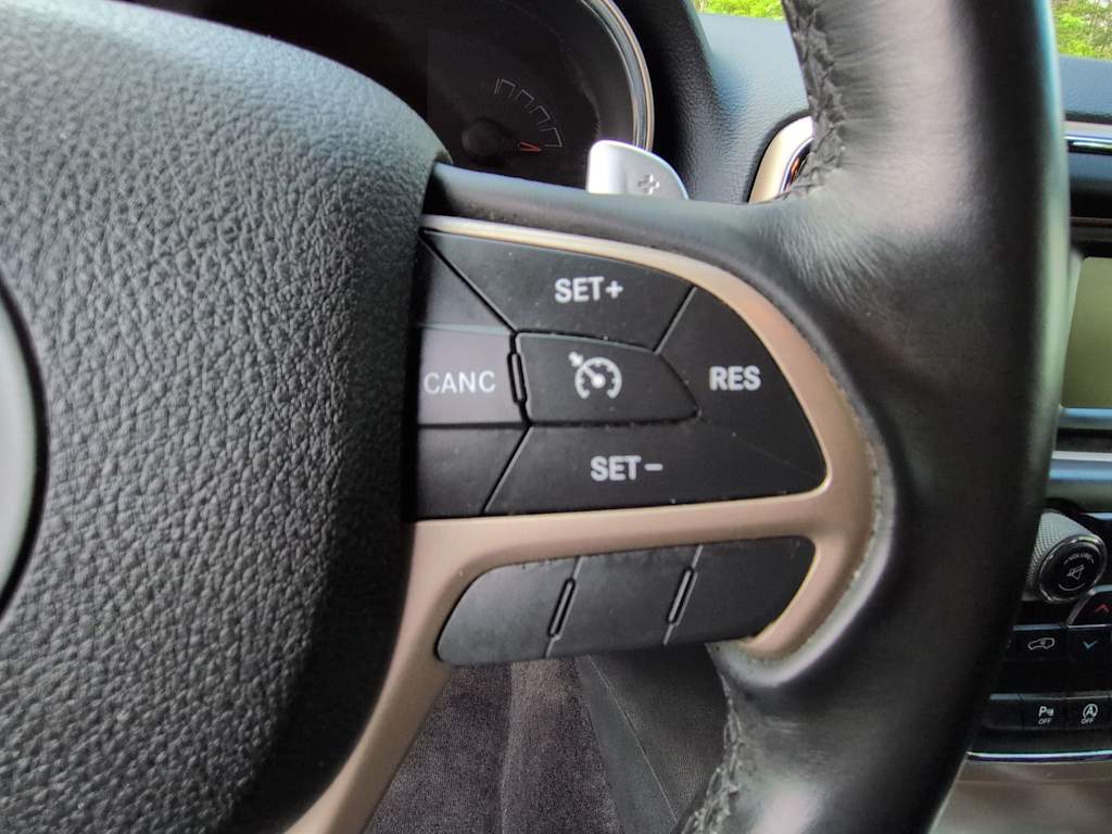 Thumbnail: 2016 Jeep Grand Cherokee - 31