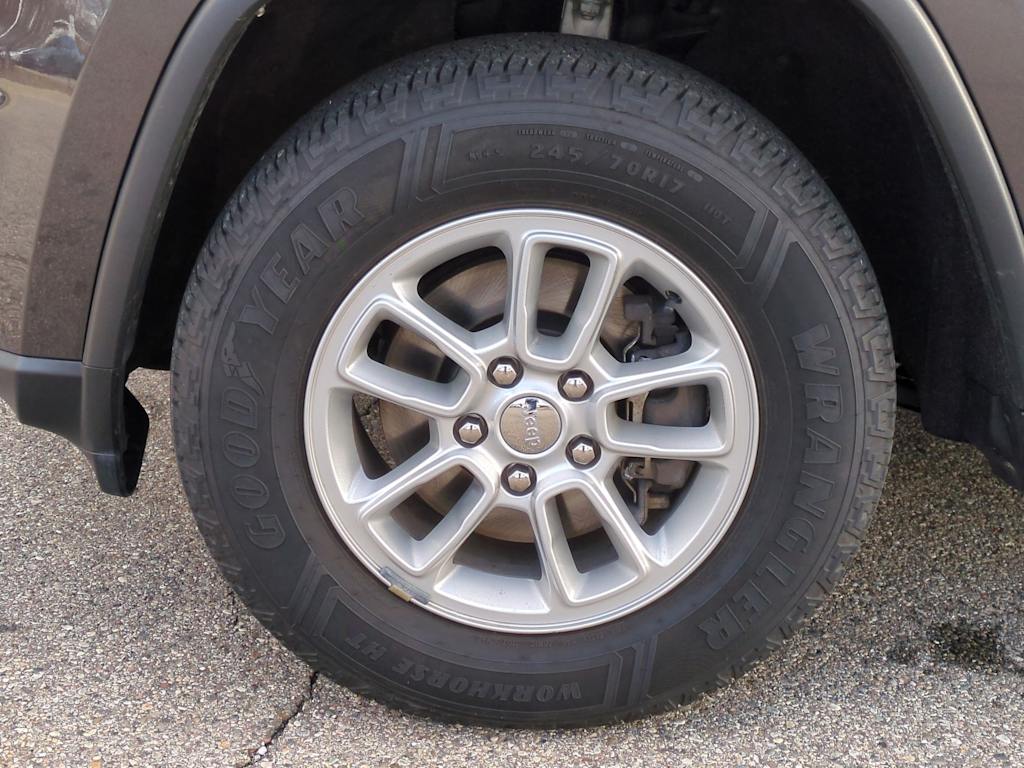 Thumbnail: 2020 Jeep Grand Cherokee - 8