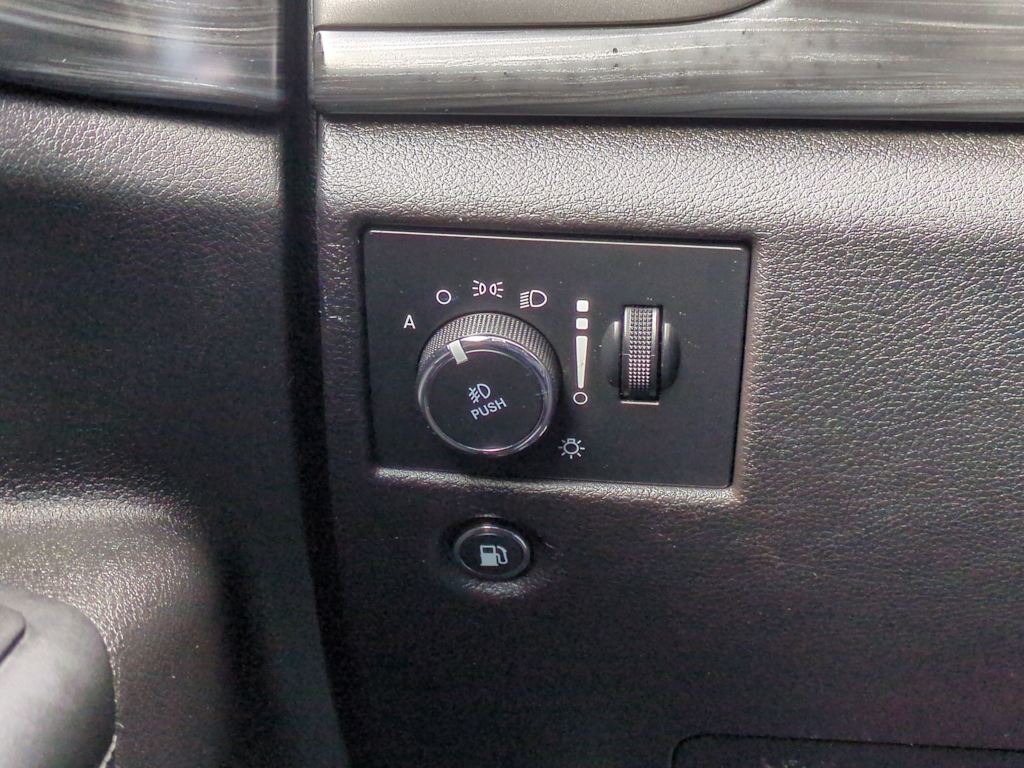 Thumbnail: 2020 Jeep Grand Cherokee - 32