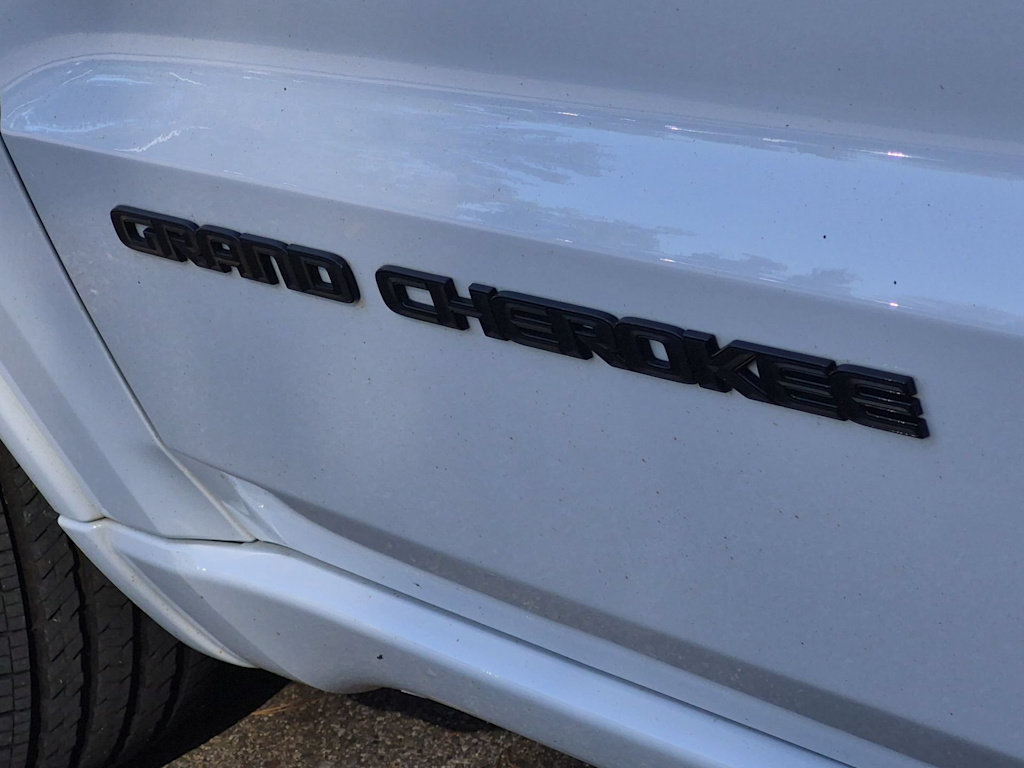 Thumbnail: 2020 Jeep Grand Cherokee - 24