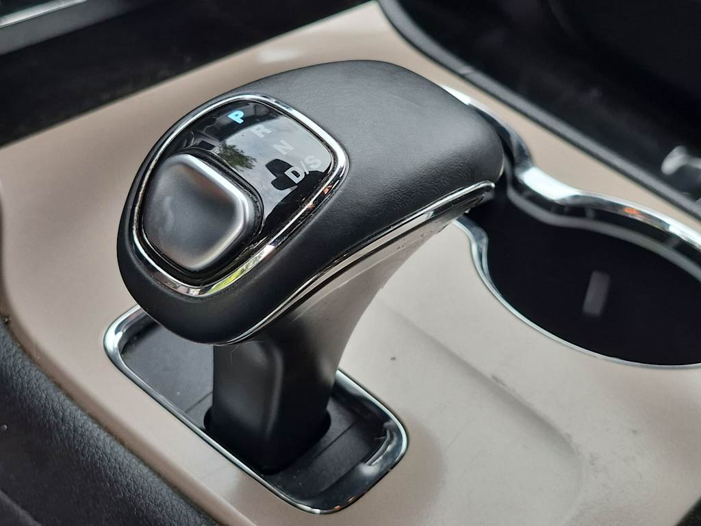 Thumbnail: 2015 Jeep Grand Cherokee - 16