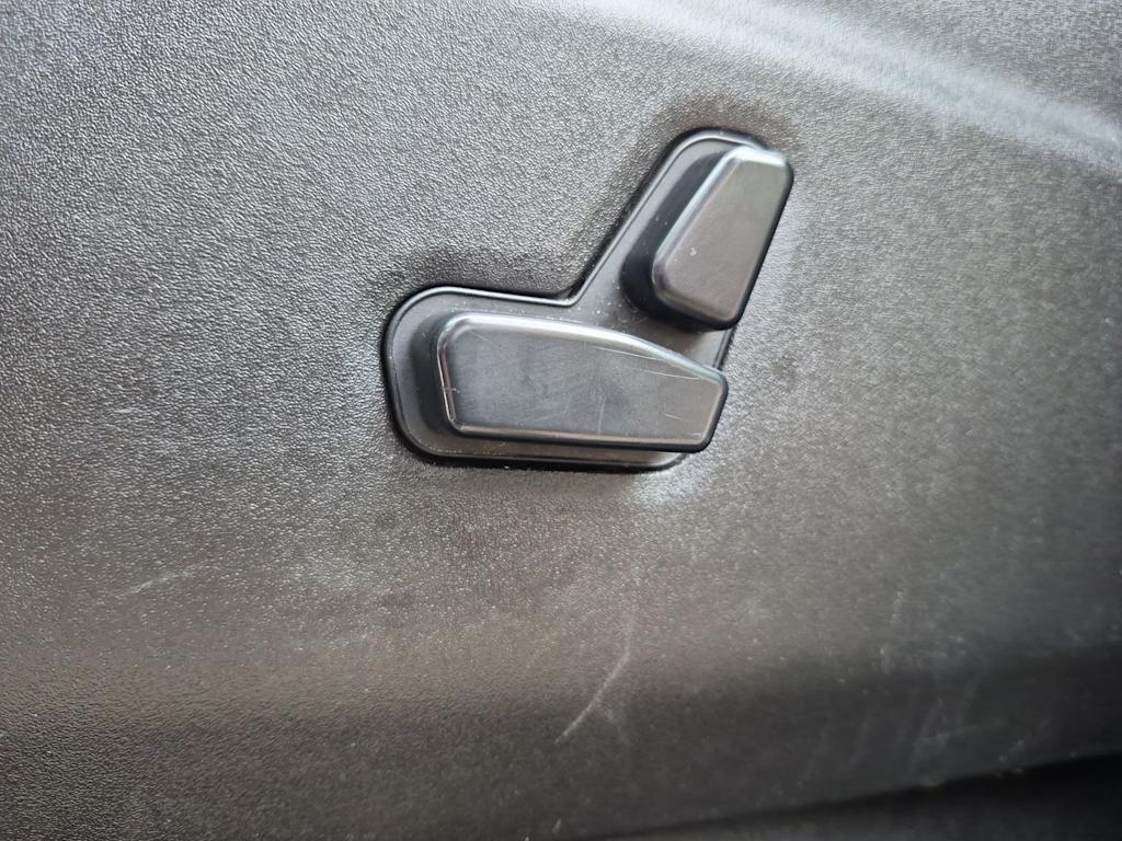Thumbnail: 2015 Jeep Grand Cherokee - 25