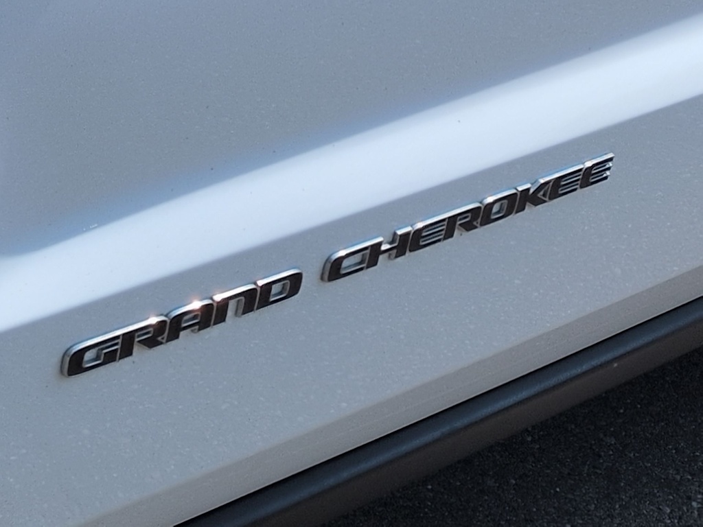 Thumbnail: 2020 Jeep Grand Cherokee - 24